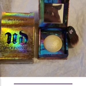 URBAN DECAY NAKED HIGHLIGHTER